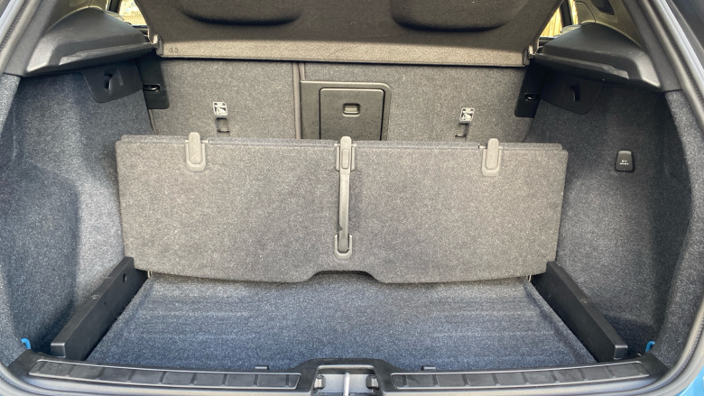 Volvo XC40 2.0 B3P Ultra Dark 5dr Auto Petrol Estate